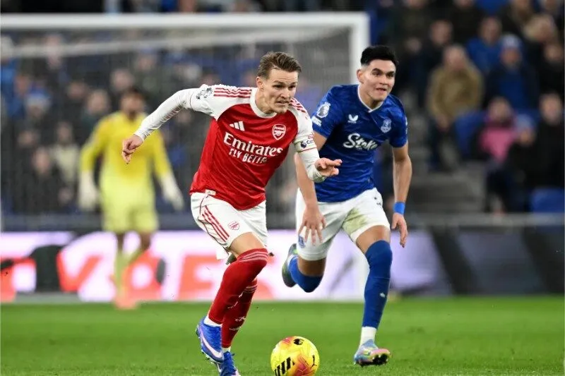Arsenal được đánh giá mạnh hơn Everton