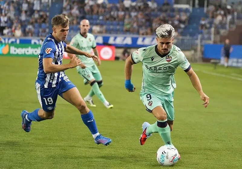 Deportivo gặp khó khi tiếp đón Levante
