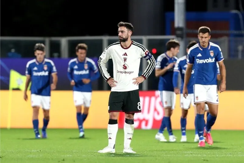 Thất bại nặng nề phơi bày nhiều vấn đề của Man Utd